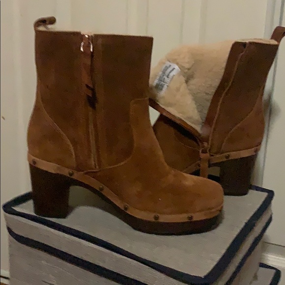 clarks clog boots